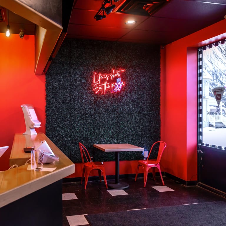 Enjoy Fresh Meals in a Welcoming Space